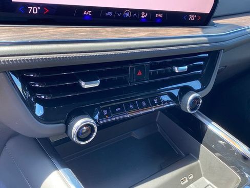 Certified 2025 Chevrolet Suburban LS AWD/4WD image 14