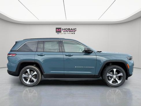 New 2026 Jeep Grand Cherokee Limited w/ Luxury Tech Group II AWD/4WD image 3