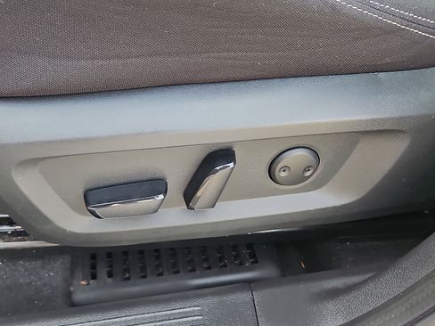 Used 2022 Nissan Rogue SV AWD/4WD image 26