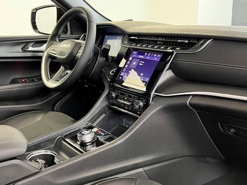 New 2025 Jeep Grand Cherokee L Altitude image 7