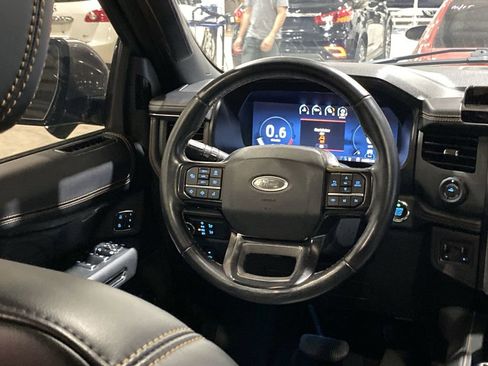 Used 2023 Ford Expedition Platinum image 3