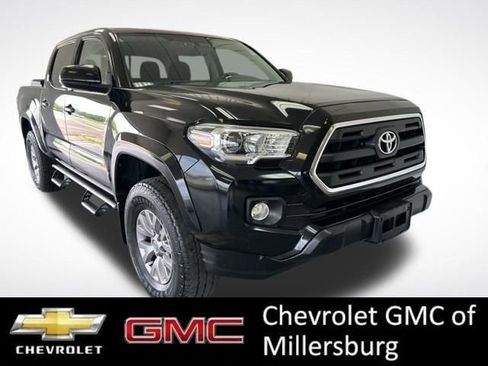Used 2017 Toyota Tacoma SR5 w/ Tow Package AWD/4WD image 1