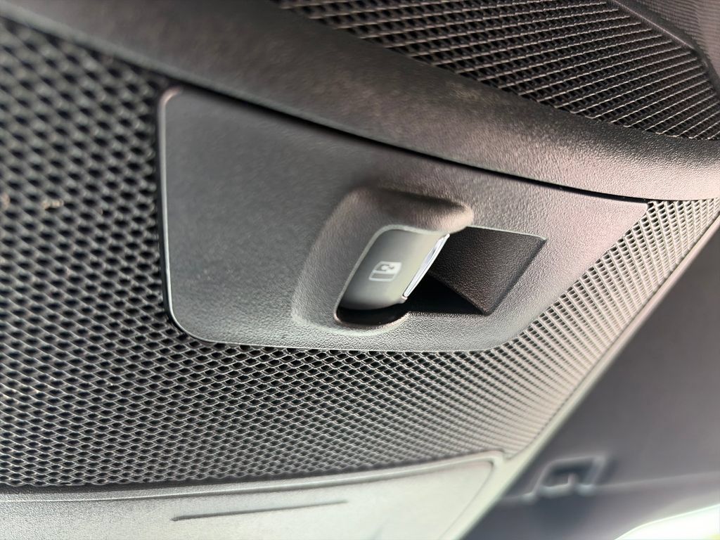 Used 2019 Ford F150 XLT w/ Equipment Group 302A Luxury AWD/4WD image 39