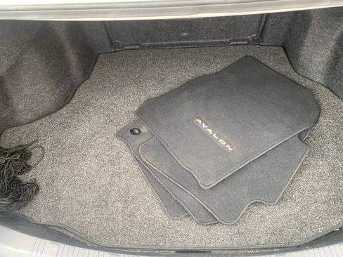 Used 2017 Toyota Avalon Limited image 10