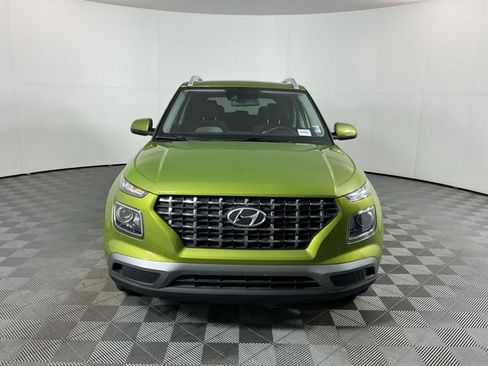 Used 2021 Hyundai Venue SEL FWD image 2