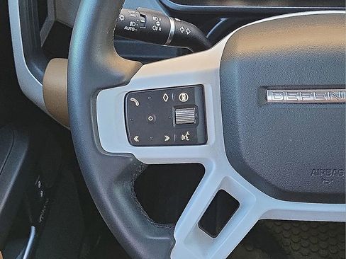 Used 2025 Land Rover Defender 110 X-Dynamic SE image 17