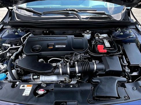 Used 2018 Honda Accord Touring image 5