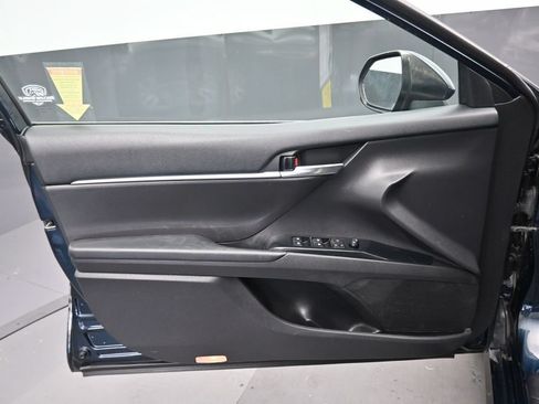 Used 2019 Toyota Camry LE FWD image 9