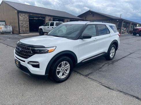 Used 2020 Ford Explorer XLT w/ Equipment Group 202A AWD/4WD image 2