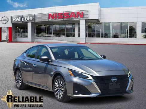 Certified 2025 Nissan Altima 2.5 SV FWD image 1
