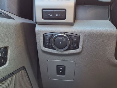 Used 2015 Ford F150 Lariat w/ Equipment Group 502A Luxury AWD/4WD image 15