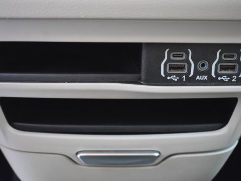 Used 2024 Chrysler Pacifica Touring-L FWD image 28