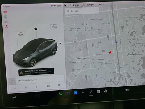 Used 2021 Tesla Model Y Long Range AWD/4WD image 25