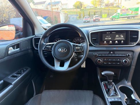 Used 2020 Kia Sportage LX image 19