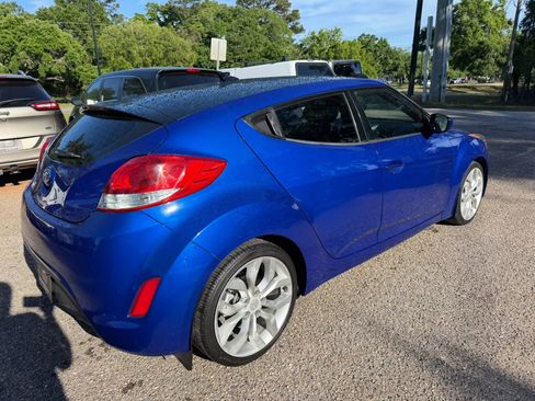 Used 2013 Hyundai Veloster w/ Style Pkg image 5