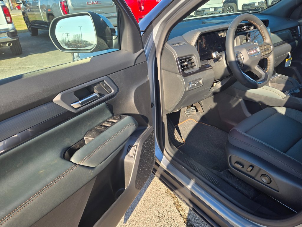New 2026 GMC Terrain AT4 w/ LPO, Black Badging Package AWD/4WD image 6