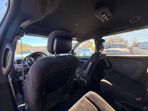 Used 2016 Dodge Grand Caravan SE image 16