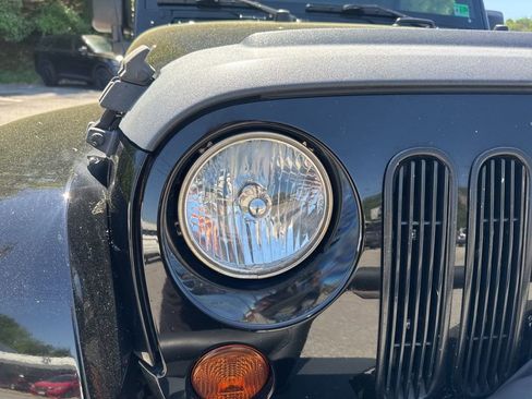 Used 2013 Jeep Wrangler Unlimited Sahara w/ Connectivity Group image 7