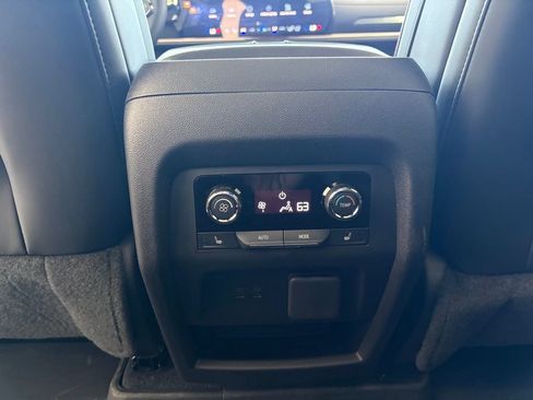 New 2027 Chevrolet Traverse RS w/ LPO, Floor Liner Package FWD image 41