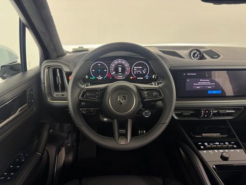 Certified 2025 Porsche Cayenne Turbo image 21