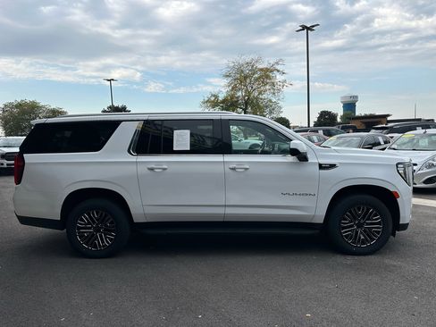 Used 2022 GMC Yukon XL SLE w/ Max Trailering Package image 8