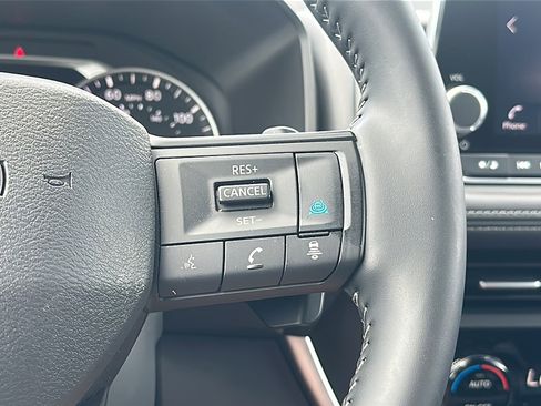 Certified 2025 Nissan Rogue SV image 28