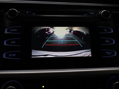 Used 2017 Toyota Highlander LE image 23