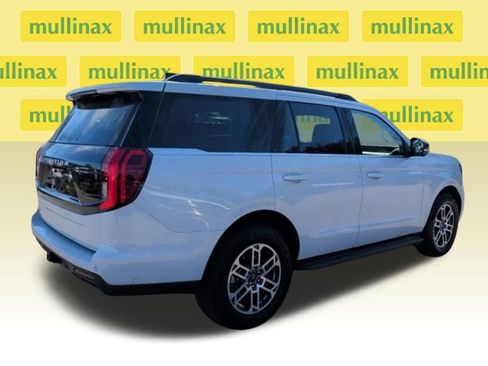 Used 2025 Ford Expedition Active image 3