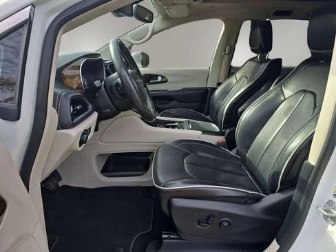 Used 2022 Chrysler Pacifica Limited FWD image 12