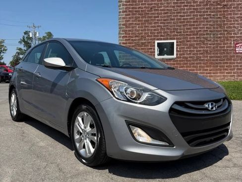 Used 2015 Hyundai Elantra GT FWD image 2