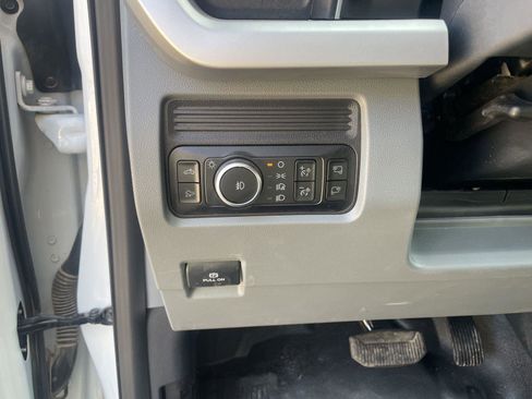 Used 2025 Ford F250 XLT w/ Black Appearance Package AWD/4WD image 13