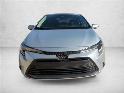 Used 2023 Toyota Corolla LE image 2