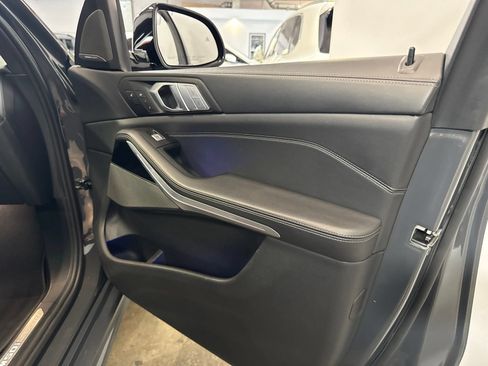Used 2022 BMW X7 M50i AWD/4WD image 29