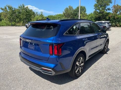 Used 2023 Kia Sorento S w/ Panoramic Sunroof Package FWD image 2