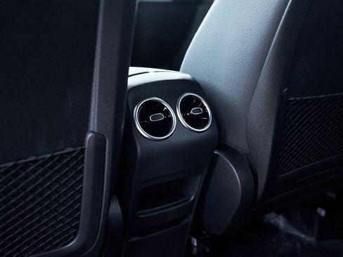 Used 2025 Mercedes-Benz GLB 250 GLB 250 w/ Exclusive Package image 33