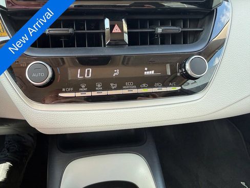 Used 2025 Toyota Corolla LE FWD image 16