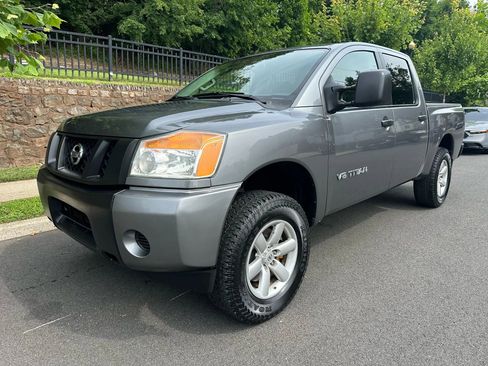 Used 2015 Nissan Titan PRO-4X image 2