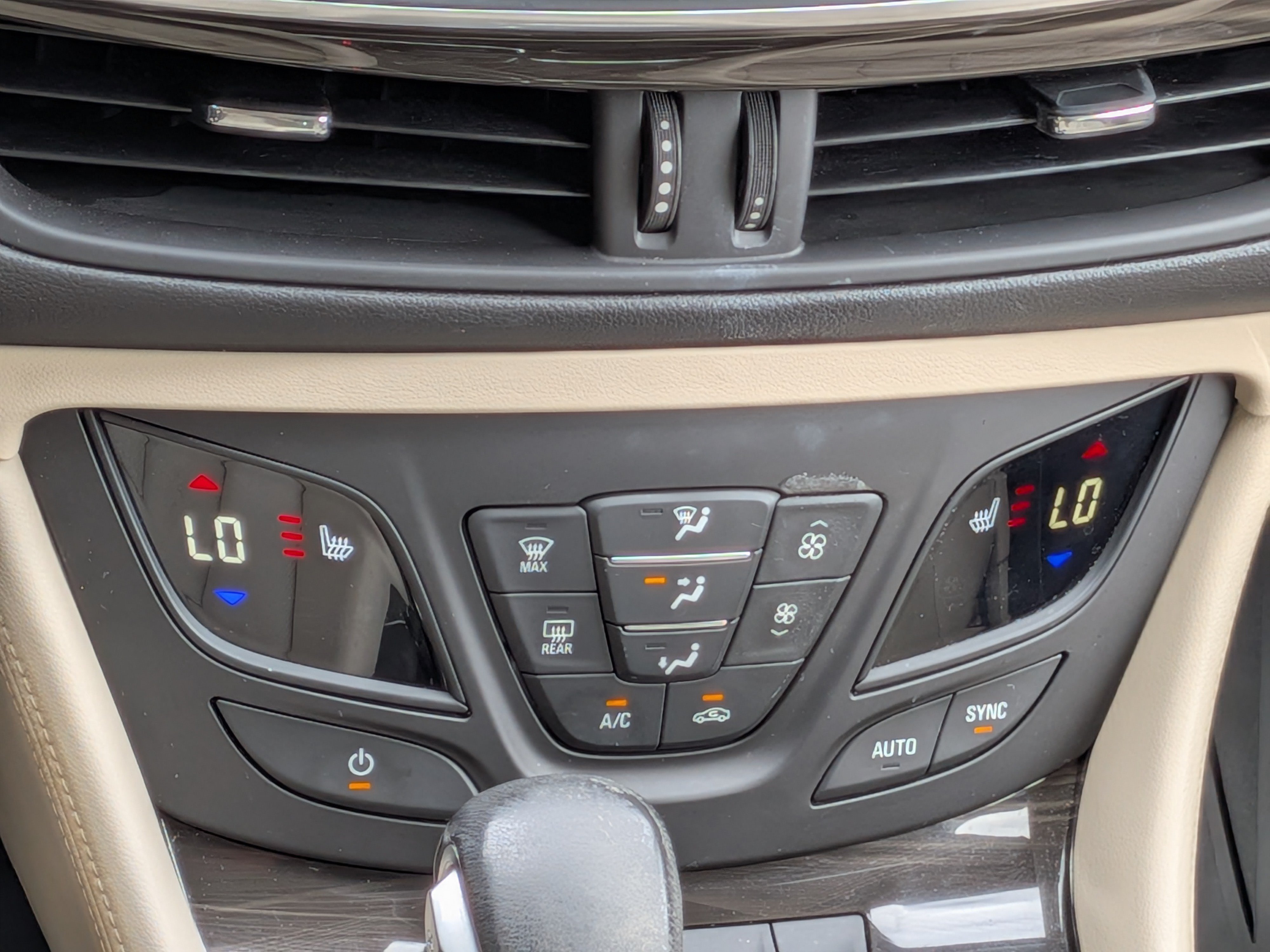 Used 2020 Buick Envision Essence w/ LPO, Cargo Package FWD image 19