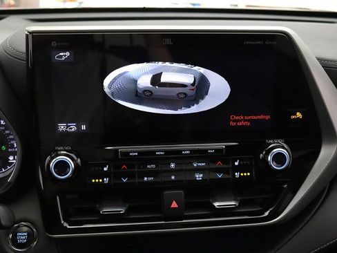 Used 2022 Toyota Highlander Platinum AWD/4WD image 25