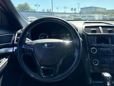 Used 2017 Ford Explorer XLT FWD image 8