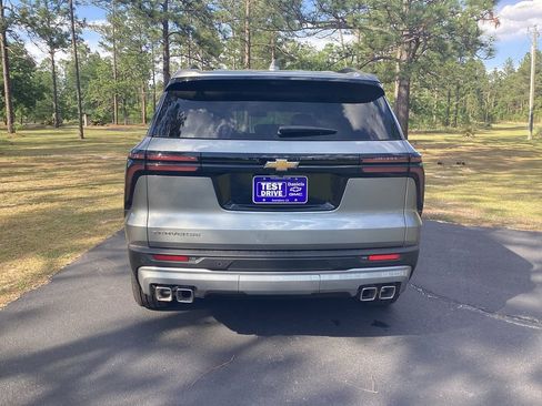 New 2026 Chevrolet Traverse LT w/ Driver Confidence Package FWD image 3