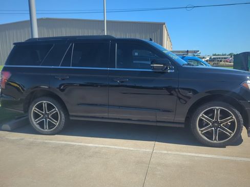 Used 2019 Ford Expedition Limited w/ Equipment Group 303A AWD/4WD image 2