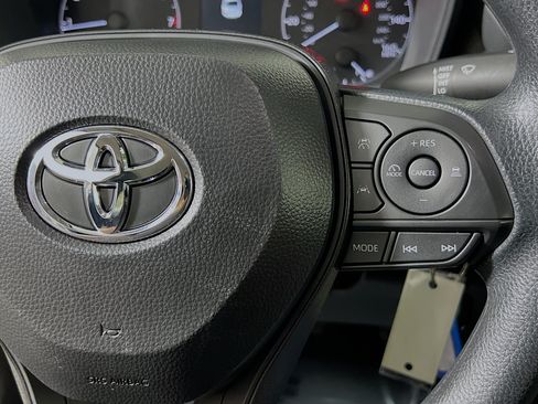 Used 2025 Toyota Corolla LE FWD image 20
