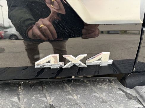 Used 2021 Nissan Titan Platinum Reserve w/ Moonroof Package image 8