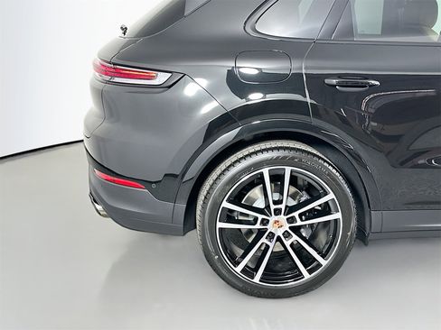 Certified 2025 Porsche Cayenne image 13