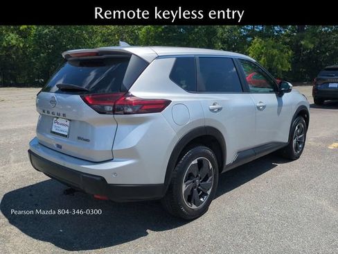 Used 2024 Nissan Rogue SV AWD/4WD image 4