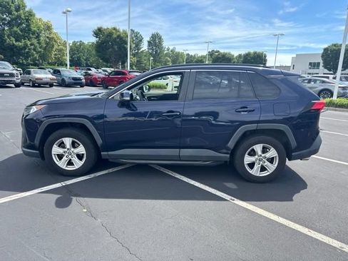 Used 2019 Toyota RAV4 XLE w/ Convenience Package FWD image 8