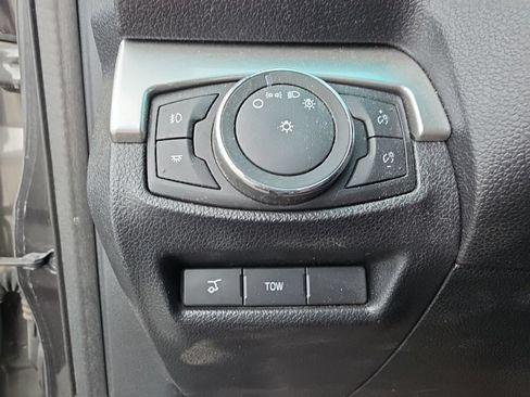 Used 2017 Ford Explorer XLT w/ Equipment Group 202A AWD/4WD image 12