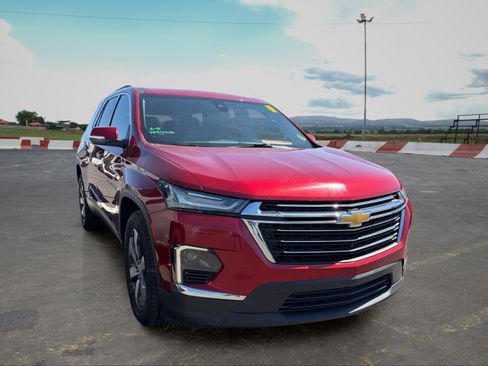 Used 2022 Chevrolet Traverse LT w/ LT Premium Package AWD/4WD image 2
