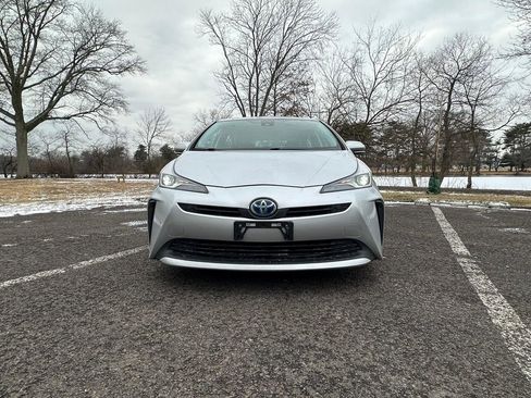 Used 2022 Toyota Prius LE image 6